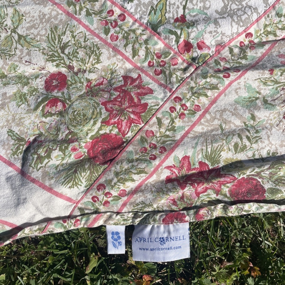 APRIL CORNELL Merry Antique Red Pink Holiday Tablecloth 64"round Christmas Flaw - Picture 3 of 5